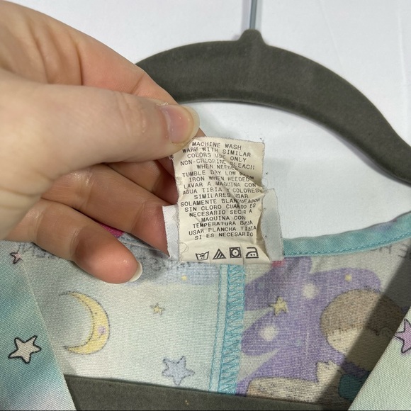 Simply Basic, Cute Kids Scrub Top. Size Large. Good used condition! - Picture 5 of 6